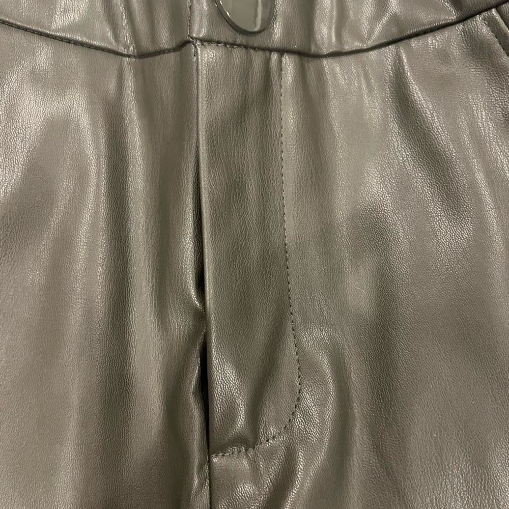 NWOT ZARA ARMY GREEN FAUX LEATHER PANTS SIZE XS - Picture 8 of 9